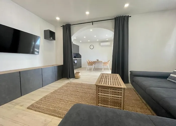 Lambda Holiday Apartments