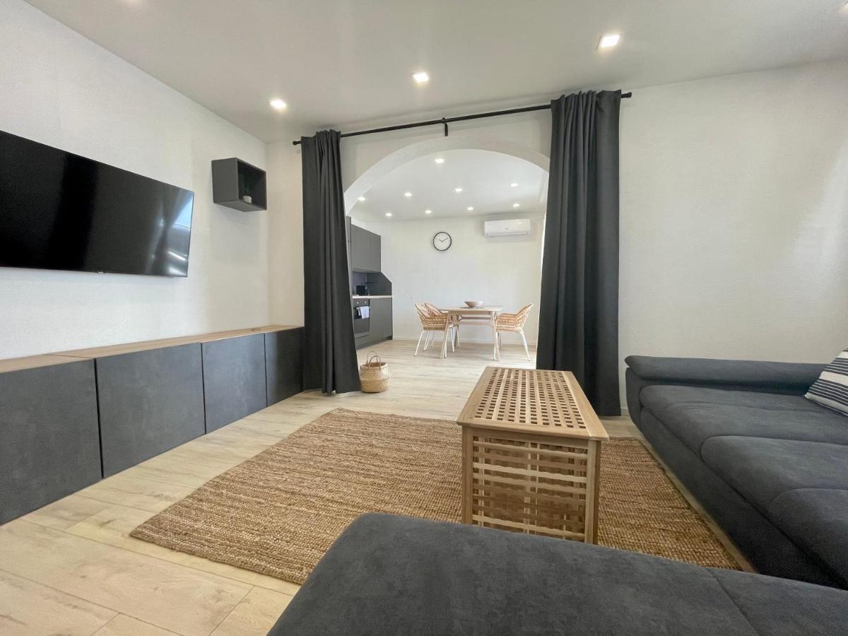 Lambda Apartment *